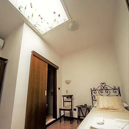 Porta Marmorea מלון 3*