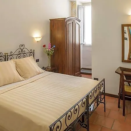 Porta Marmorea 3*