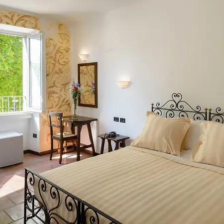 Porta Marmorea 3*